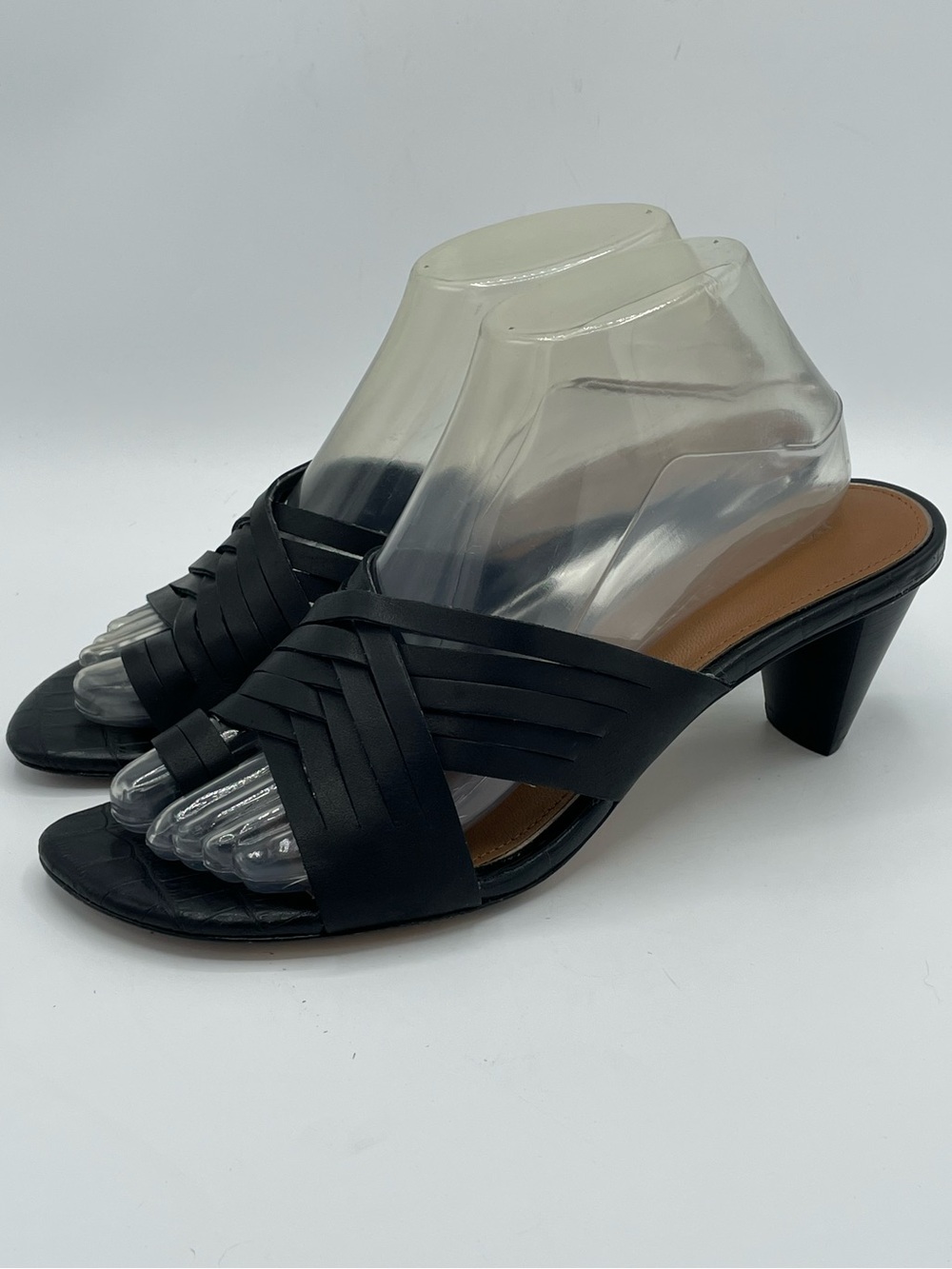 Donald Pliner Dayvi Tumbled Lather Black Toe Ring Sandals.
